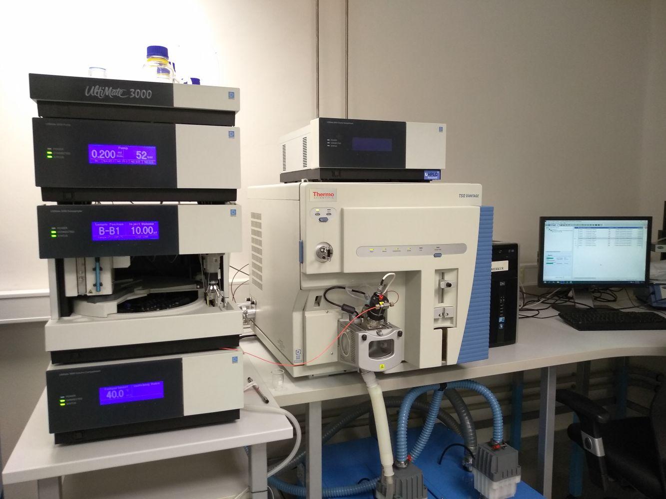 ◳ TSQ Vantage + HPLC Dionex (jpg) → (originál)